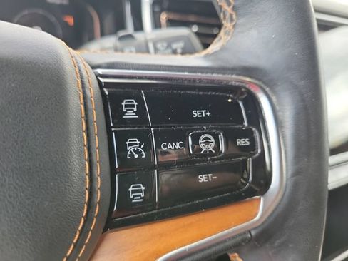Used 2022 Jeep Grand Wagoneer Series III AWD/4WD image 32