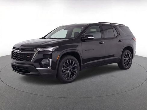 Used 2023 Chevrolet Traverse RS w/ LPO, Floor Liner Package FWD image 2