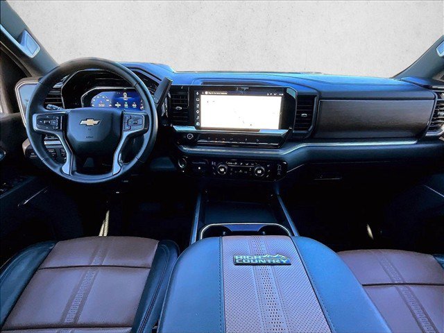 Used 2025 Chevrolet Silverado 2500 High Country w/ High Country Premium Package AWD/4WD image 15