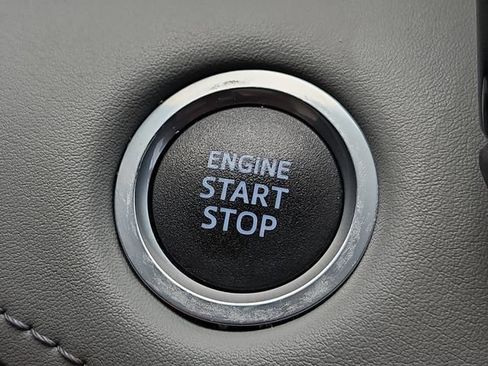 Used 2021 Toyota Highlander LE AWD/4WD image 24