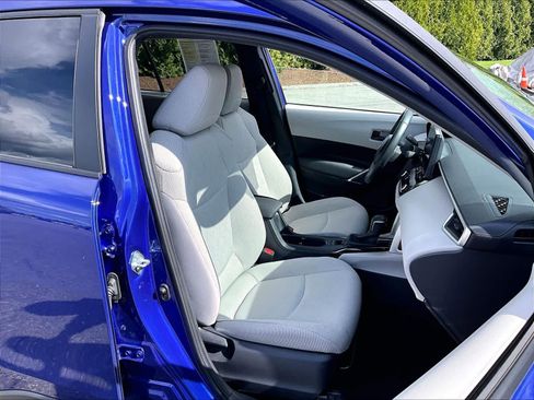 Used 2024 Toyota Corolla Cross LE image 11