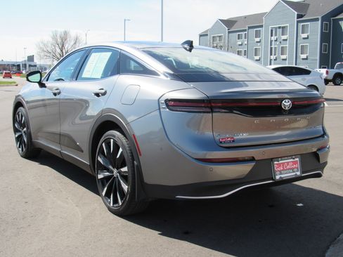 Used 2026 Toyota Crown Platinum image 8