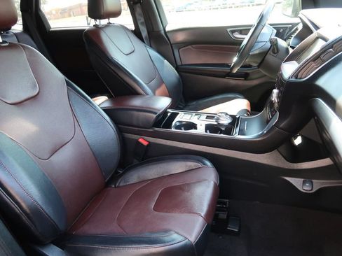 Used 2020 Ford Edge Titanium w/ Equipment Group 301A FWD image 11
