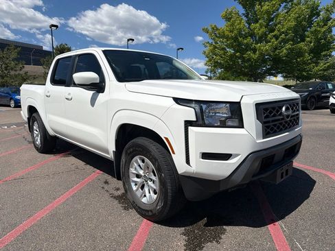 Used 2024 Nissan Frontier SV w/ Tow Package AWD/4WD image 3