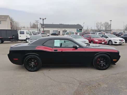 Used 2014 Dodge Challenger R/T image 4