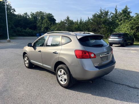 Used 2014 Nissan Rogue S w/ Convenience Package AWD/4WD image 5
