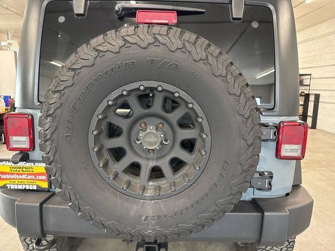 Used 2015 Jeep Wrangler Unlimited Rubicon w/ Connectivity Group AWD/4WD image 65