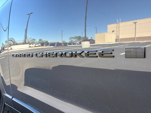 New 2026 Jeep Grand Cherokee Altitude AWD/4WD image 9