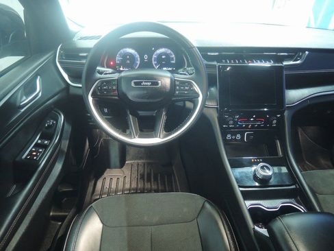 Used 2024 Jeep Grand Cherokee L Laredo image 11