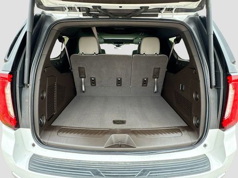 Used 2023 GMC Yukon XL SLT AWD/4WD image 31