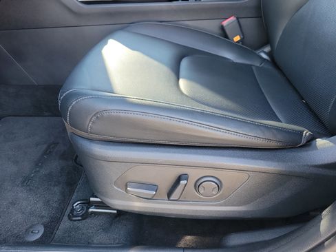 Used 2025 Kia Sportage EX image 5