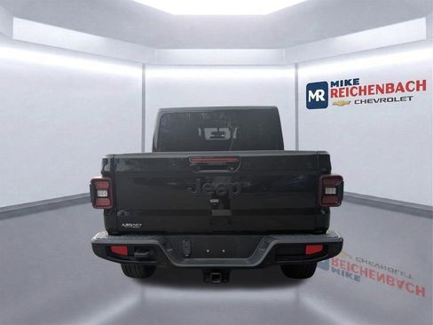 Used 2023 Jeep Gladiator Overland image 5