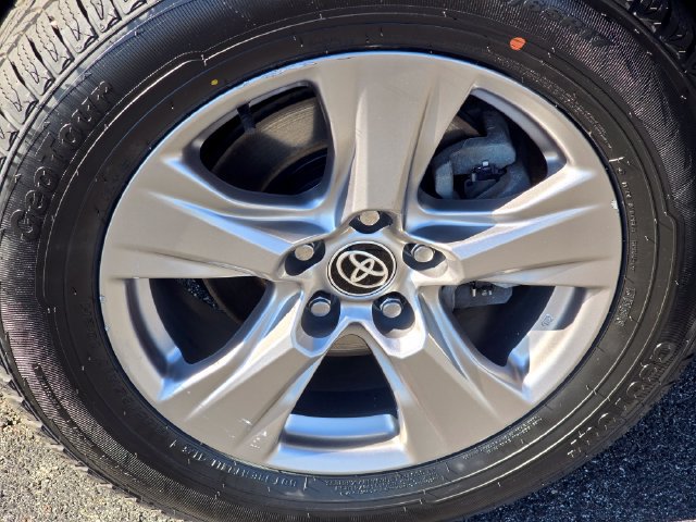 Used 2022 Toyota RAV4 XLE w/ Convenience Package AWD/4WD image 10