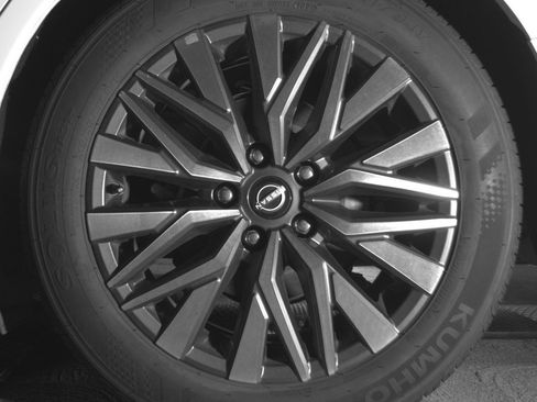 Used 2025 Nissan Altima 2.5 SV FWD image 14
