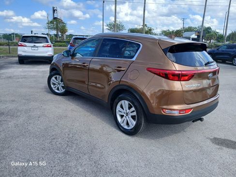 Used 2018 Kia Sportage LX w/ LX Technology Package FWD image 4