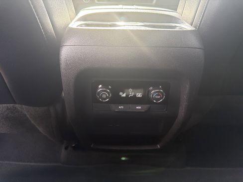 Used 2025 Chevrolet Traverse LT AWD/4WD image 13