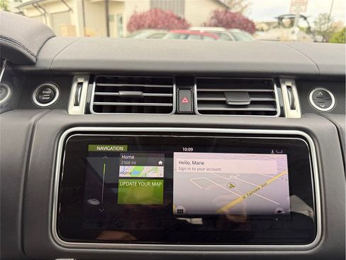 Used 2018 Land Rover Range Rover HSE image 18