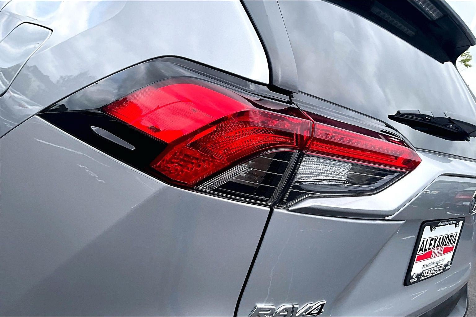 Used 2024 Toyota RAV4 XLE FWD image 27