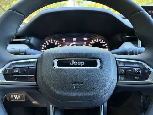 Used 2025 Jeep Compass Limited AWD/4WD image 29