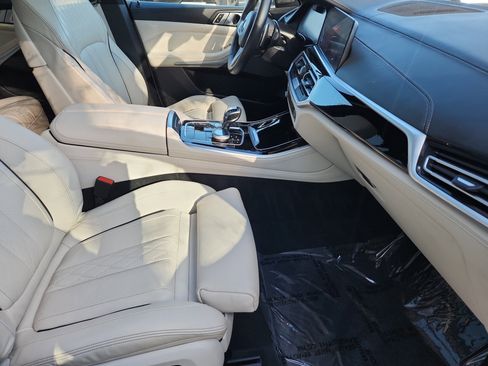 Used 2020 BMW X5 M50i w/ Executive Package image 3