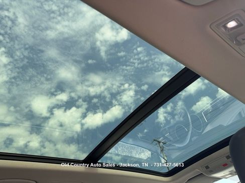 Used 2018 Volkswagen Tiguan SE w/ Panoramic Sunroof Package FWD image 17