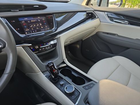 Certified 2024 Cadillac XT6 Premium Luxury w/ LPO, Floor Liner Package AWD/4WD image 23