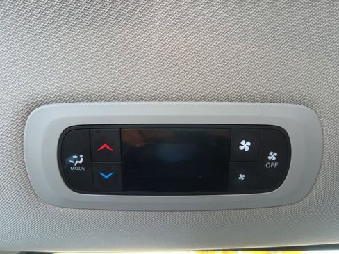 Used 2023 Chrysler Voyager LX image 26