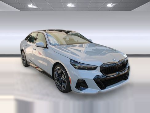New 2026 BMW i5 eDrive40 w/ M Sport Package AWD/4WD image 7