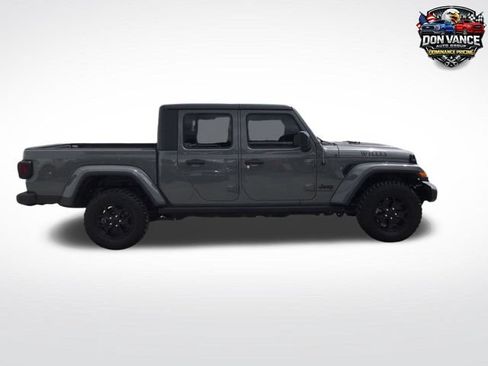 Used 2023 Jeep Gladiator Sport AWD/4WD image 6
