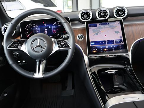 Used 2026 Mercedes-Benz GLC 300 image 19