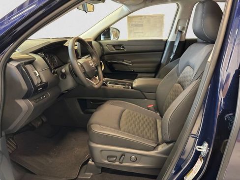 New 2026 Nissan Pathfinder SV w/ SV Premium Package AWD/4WD image 9