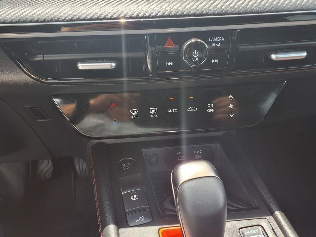 Used 2025 Nissan Kicks SR FWD image 13