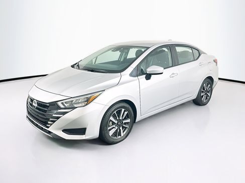 Used 2025 Nissan Versa SV FWD image 3