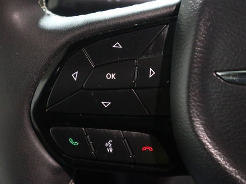 Used 2025 Chrysler Pacifica Limited image 29