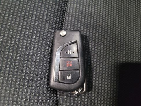 Used 2020 Toyota RAV4 LE w/ All Weather Liner Package AWD/4WD image 32