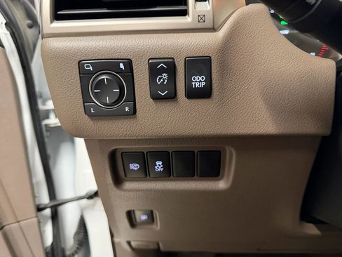 Used 2016 Lexus GX 460 image 14