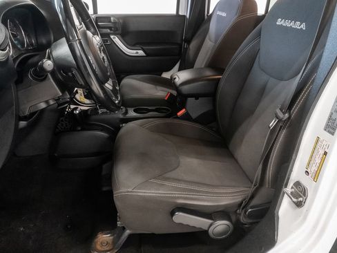Used 2018 Jeep Wrangler Unlimited Sahara w/ Connectivity Group AWD/4WD image 10