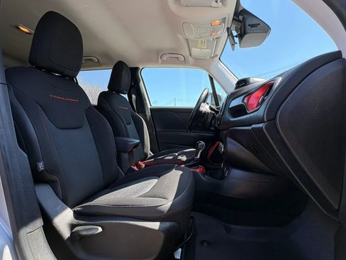 Used 2016 Jeep Renegade Trailhawk AWD/4WD image 31