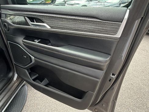 Used 2024 Jeep Wagoneer Series II w/ Flexible Seating Group RWD image 18