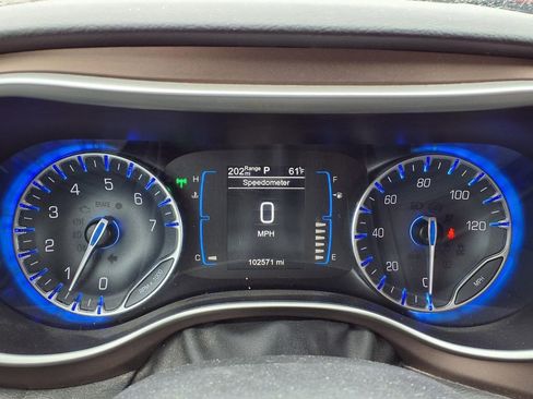 Used 2017 Chrysler Pacifica Touring image 13