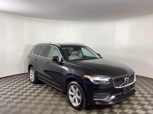 Used 2020 Volvo XC90 T6 Momentum AWD/4WD image 1