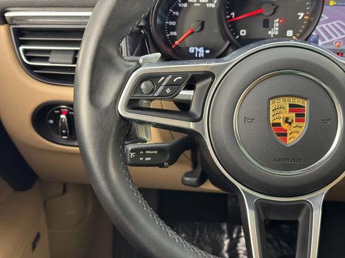 Used 2021 Porsche Macan image 22
