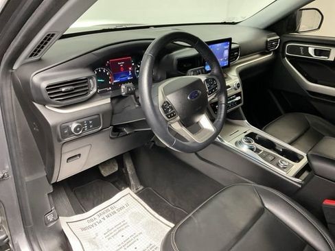 Used 2022 Ford Explorer XLT w/ Equipment Group 202A image 11