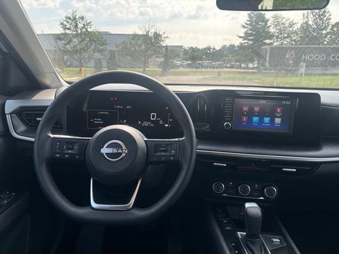 Used 2025 Nissan Kicks S FWD image 13