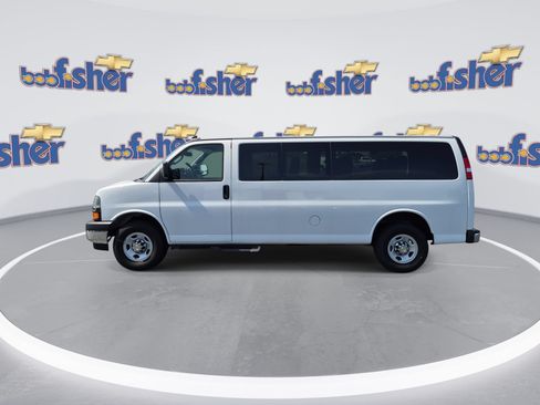 Used 2024 Chevrolet Express 3500 Extended RWD image 5