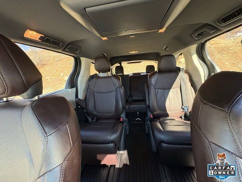 Used 2024 Toyota Sienna Platinum image 4