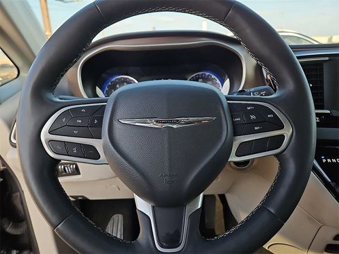 Used 2023 Chrysler Voyager LX image 30