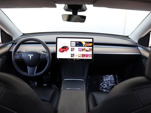 Used 2024 Tesla Model Y Long Range image 35