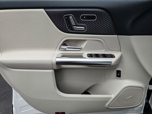 New 2025 Mercedes-Benz GLA 250 4MATIC image 11