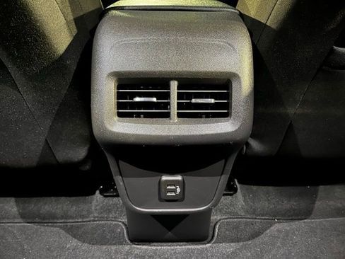 Used 2024 Chevrolet Equinox LT image 18